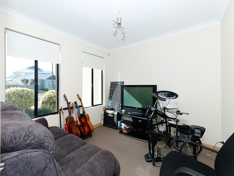 68 Dartmouth Circle, Quinns Rocks WA 6030
