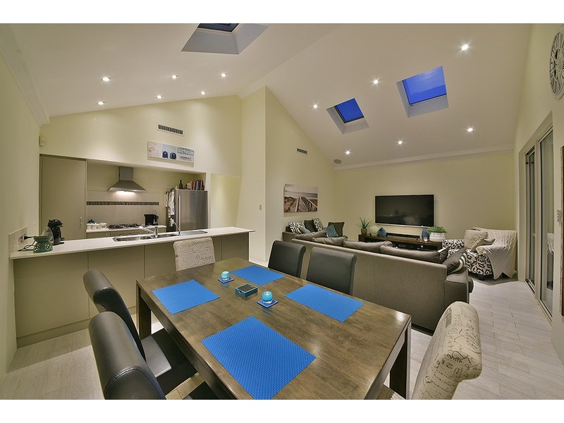 4 Newmarket Parade, Butler WA 6036