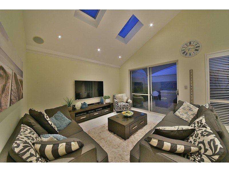 4 Newmarket Parade, Butler WA 6036