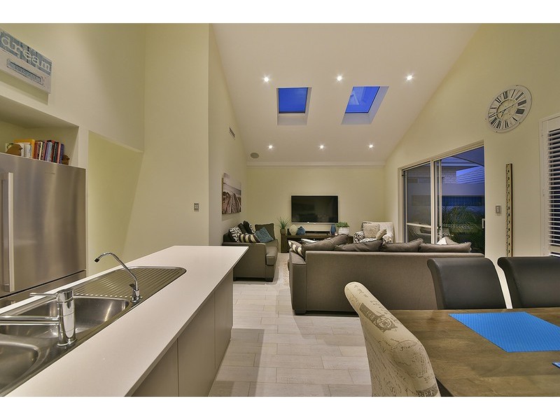 4 Newmarket Parade, Butler WA 6036