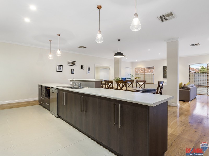 17 Meringa Crescent, Quinns Rocks WA 6030