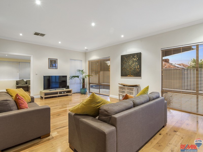 17 Meringa Crescent, Quinns Rocks WA 6030