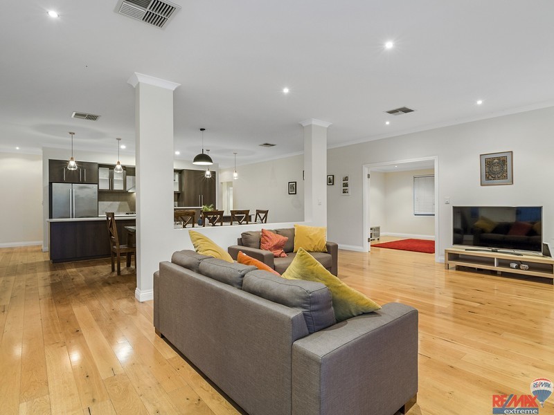 17 Meringa Crescent, Quinns Rocks WA 6030