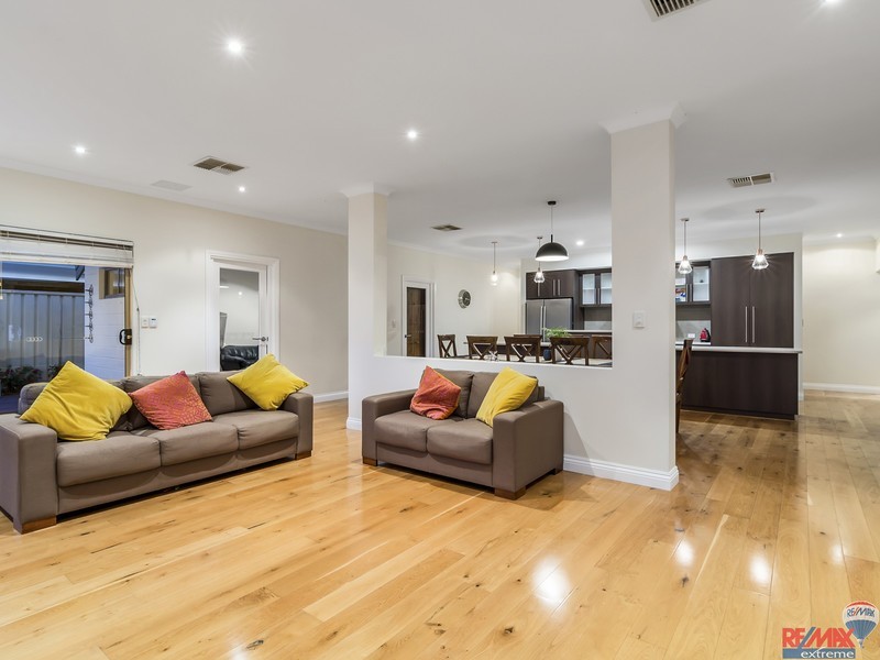 17 Meringa Crescent, Quinns Rocks WA 6030