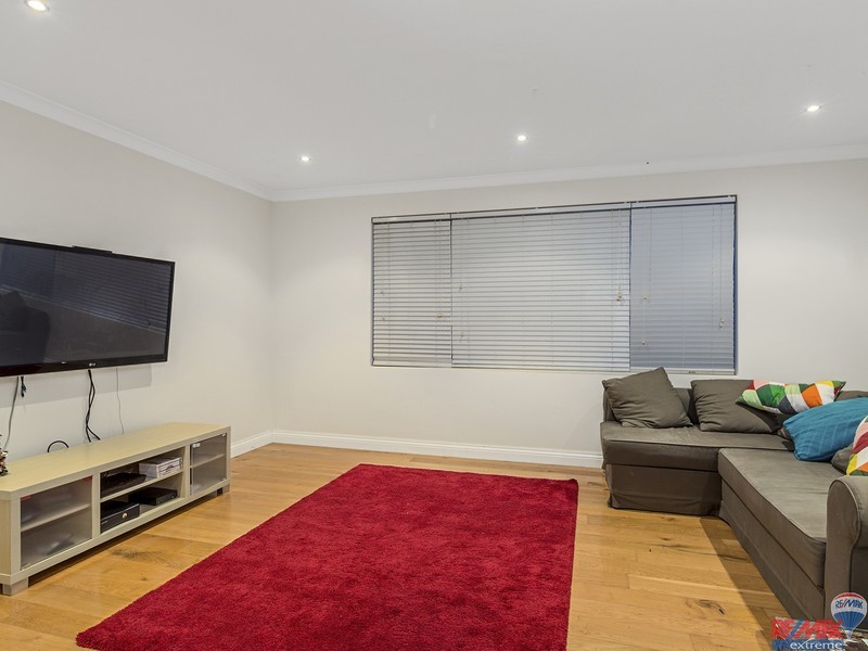 17 Meringa Crescent, Quinns Rocks WA 6030