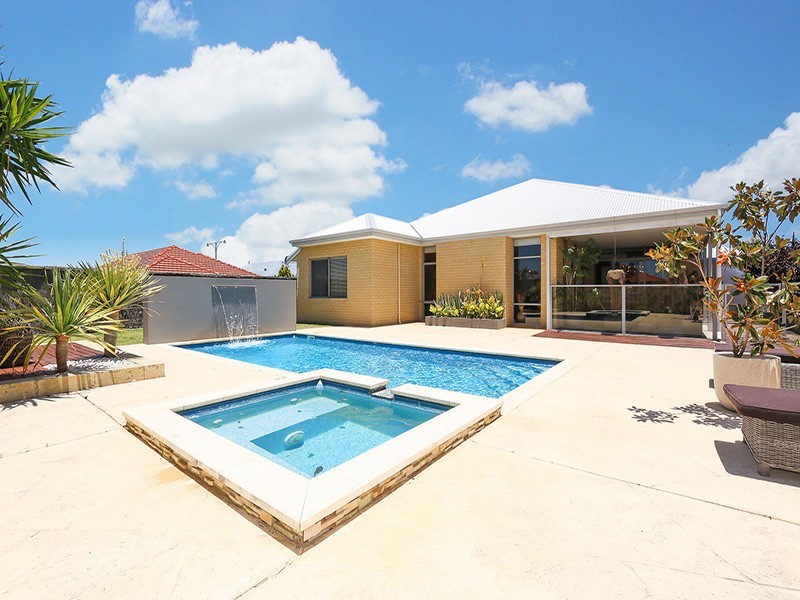 6 Deeside Road, Butler WA 6036