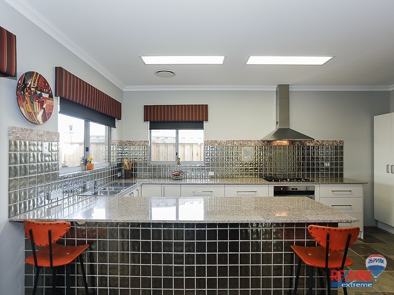 14 Tinsel Street, Yanchep WA 6035