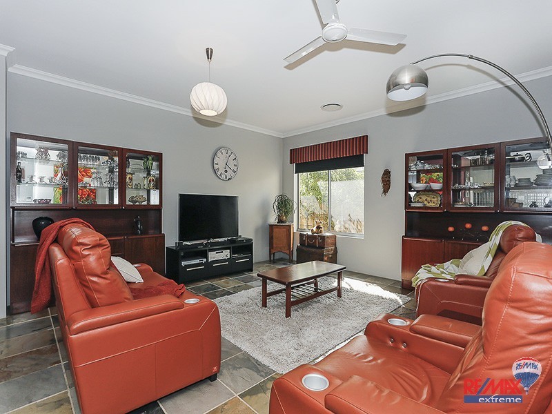 14 Tinsel Street, Yanchep WA 6035