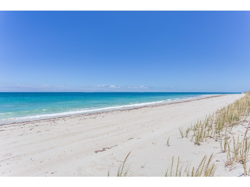 32 Broach Way, Alkimos WA 6038