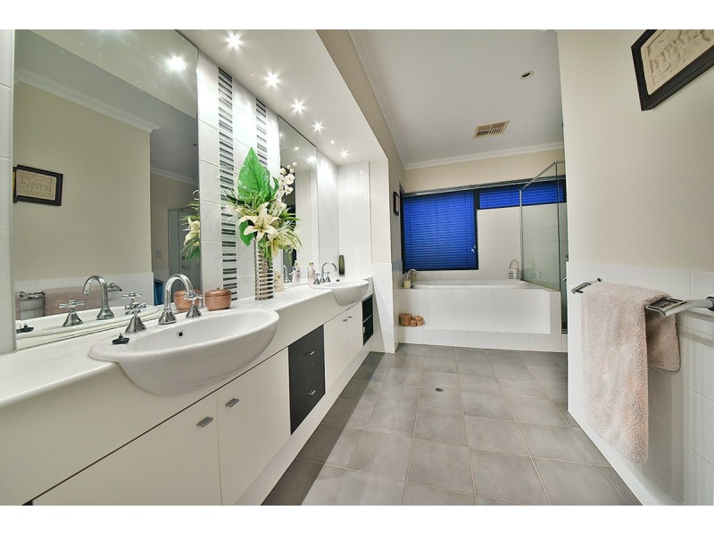 19 Seabird Bend, Jindalee WA 6036