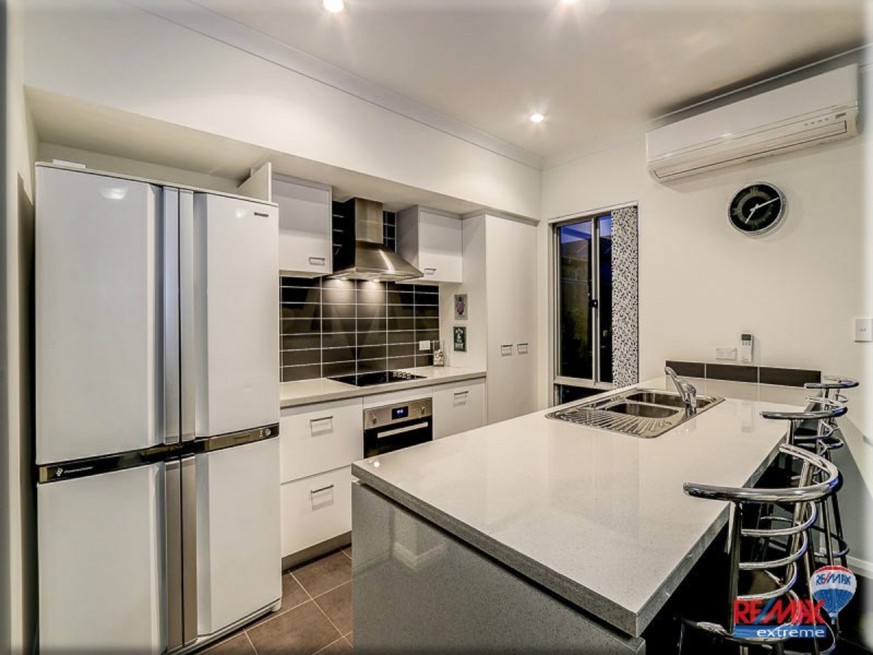 37 Wyperfeld Street, Yanchep WA 6035