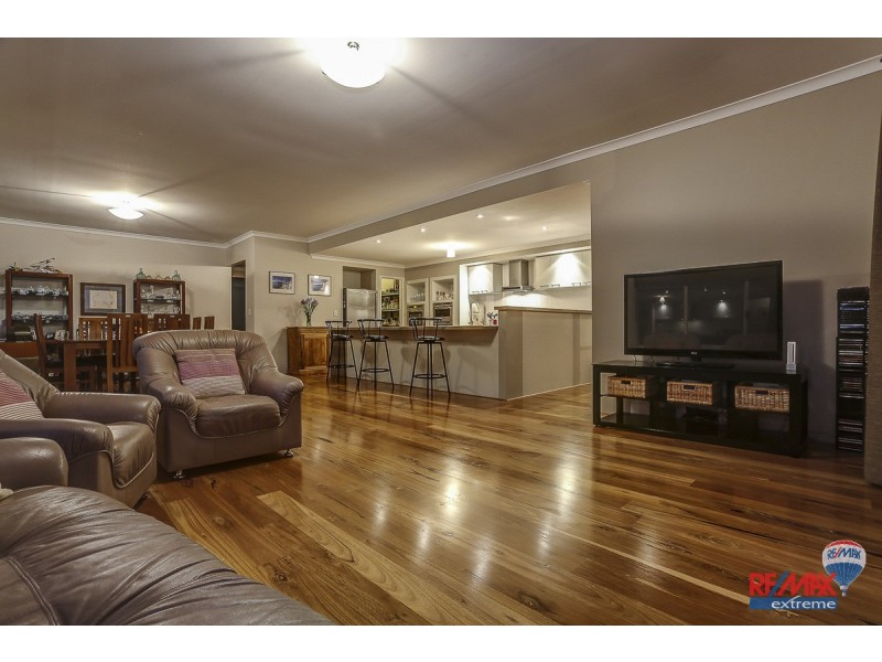 16 Harlequin Way, Yanchep WA 6035