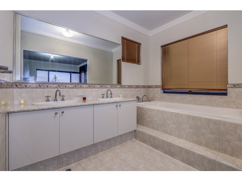 1 Flagtail Outlook, Yanchep WA 6035