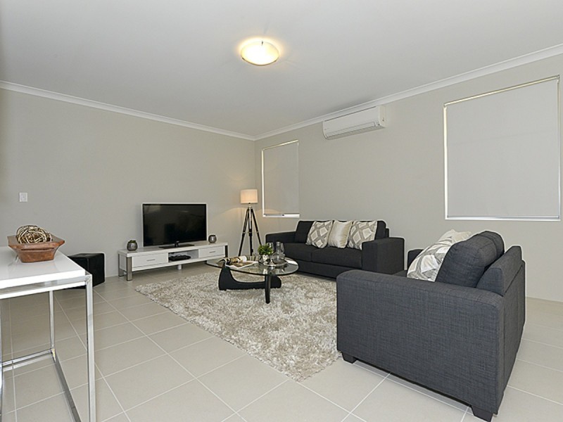 18 Icterine Road, Eglinton WA 6034