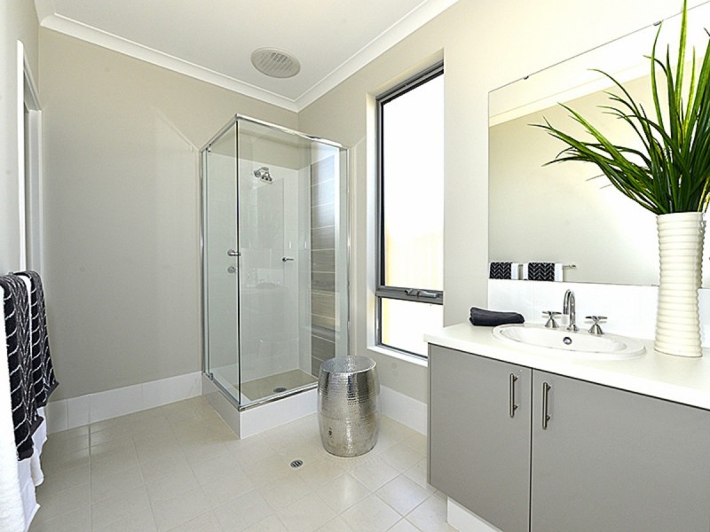 18 Icterine Road, Eglinton WA 6034