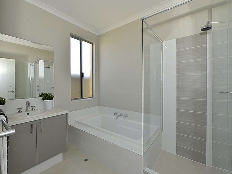 18 Icterine Road, Eglinton WA 6034