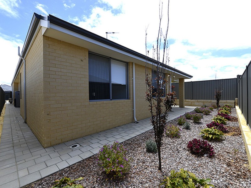 18 Icterine Road, Eglinton WA 6034