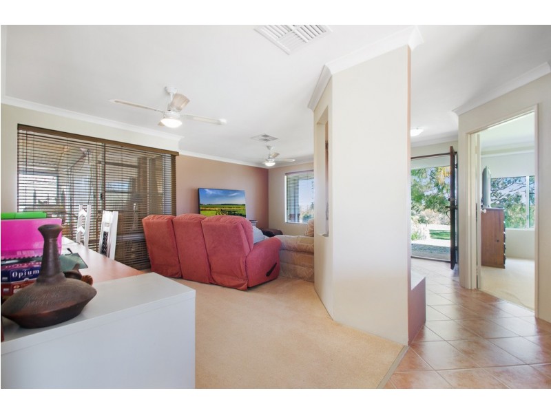 186 Woolly Bush Loop, Woodridge WA 6041