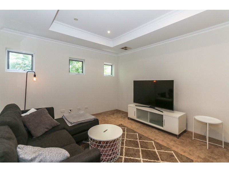 5 Stingray Way, Jindalee WA 6036