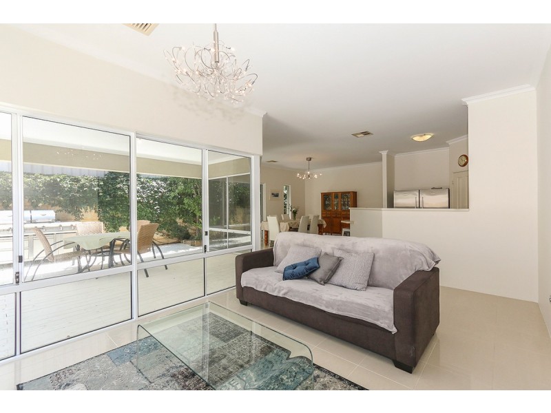 5 Stingray Way, Jindalee WA 6036