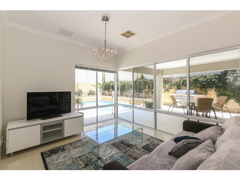 5 Stingray Way, Jindalee WA 6036