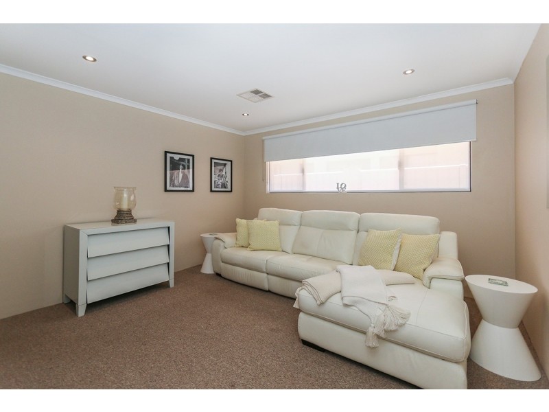15 Masthead Close, Jindalee WA 6036