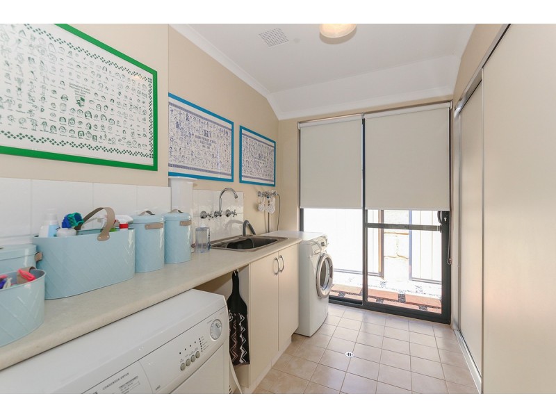 15 Masthead Close, Jindalee WA 6036