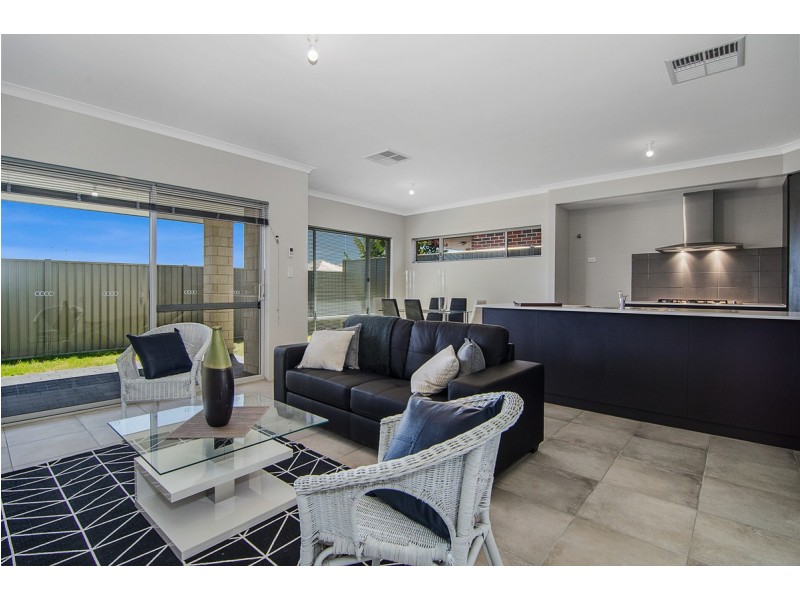 3 Fulvous Loop, Eglinton WA 6034