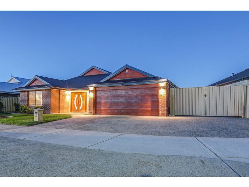 17 Beachwood Crescent, Butler WA 6036