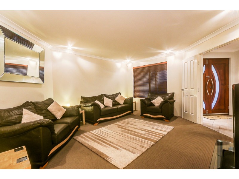 17 Beachwood Crescent, Butler WA 6036