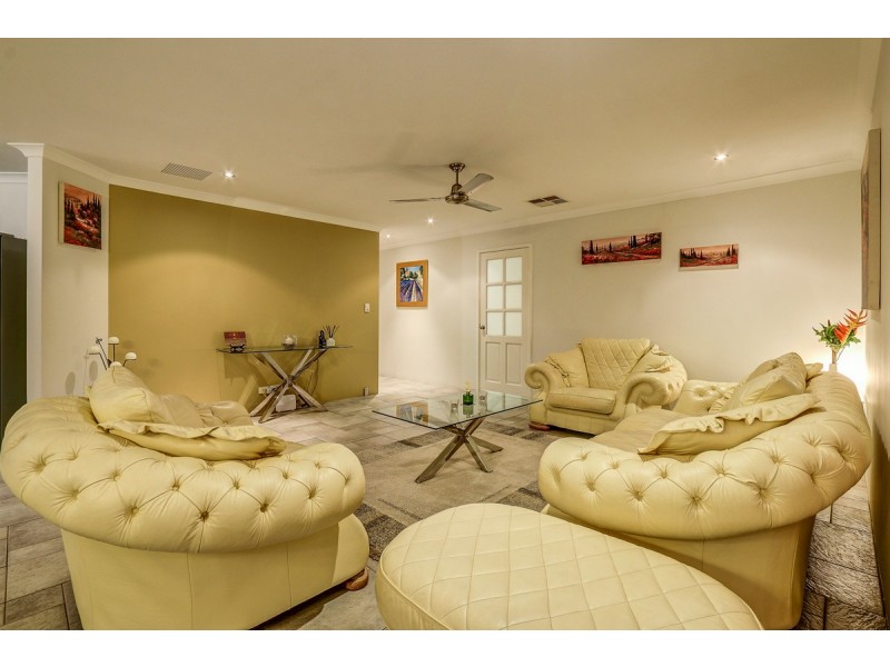 17 Beachwood Crescent, Butler WA 6036