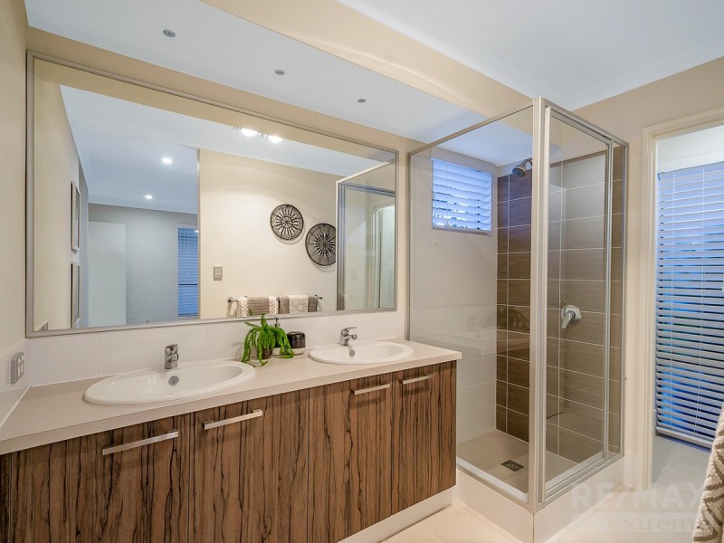 16 Helios Street, Eglinton WA 6034