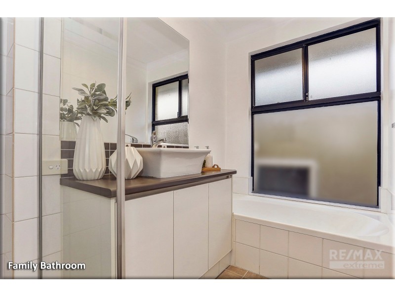 11 Fairbourne Approach, Butler WA 6036