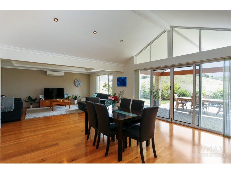33 Windjammer Parkway, Jindalee WA 6036