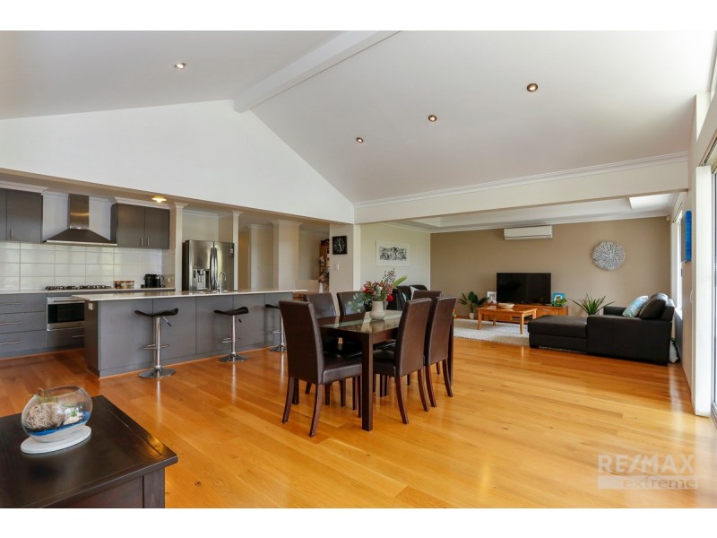 33 Windjammer Parkway, Jindalee WA 6036