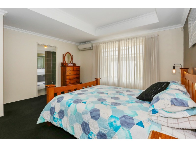 33 Windjammer Parkway, Jindalee WA 6036