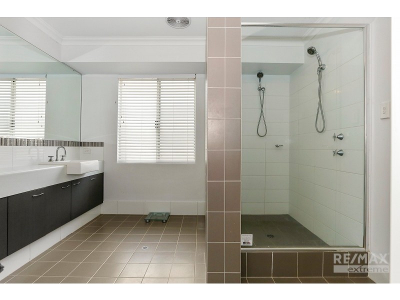 33 Windjammer Parkway, Jindalee WA 6036