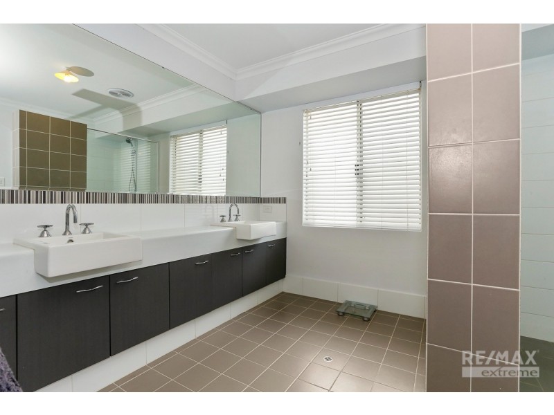 33 Windjammer Parkway, Jindalee WA 6036
