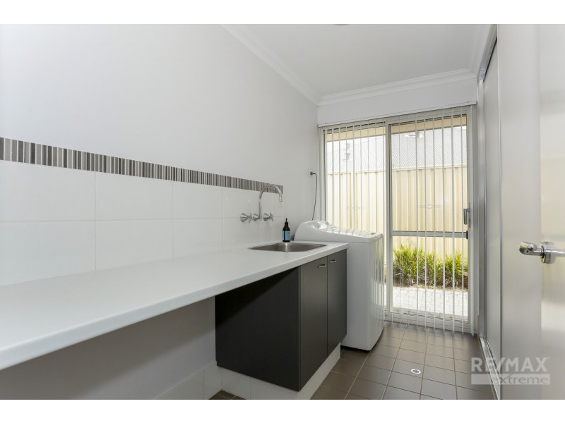 33 Windjammer Parkway, Jindalee WA 6036