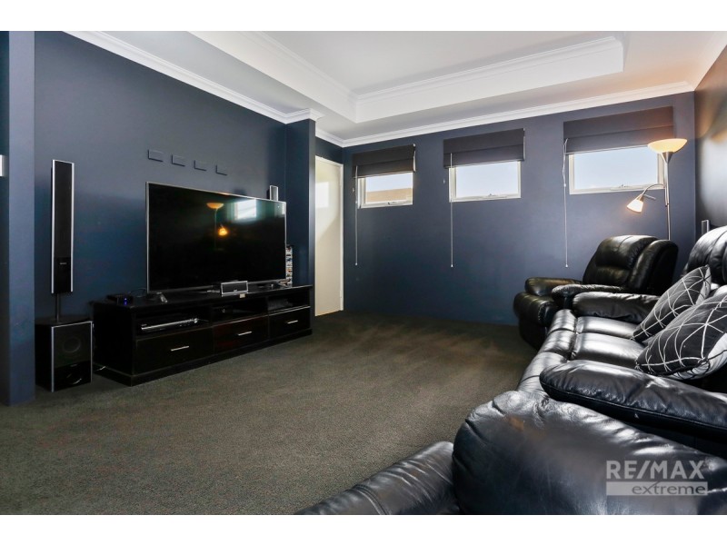 33 Windjammer Parkway, Jindalee WA 6036