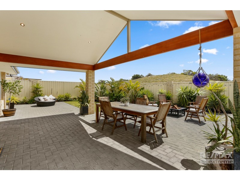33 Windjammer Parkway, Jindalee WA 6036
