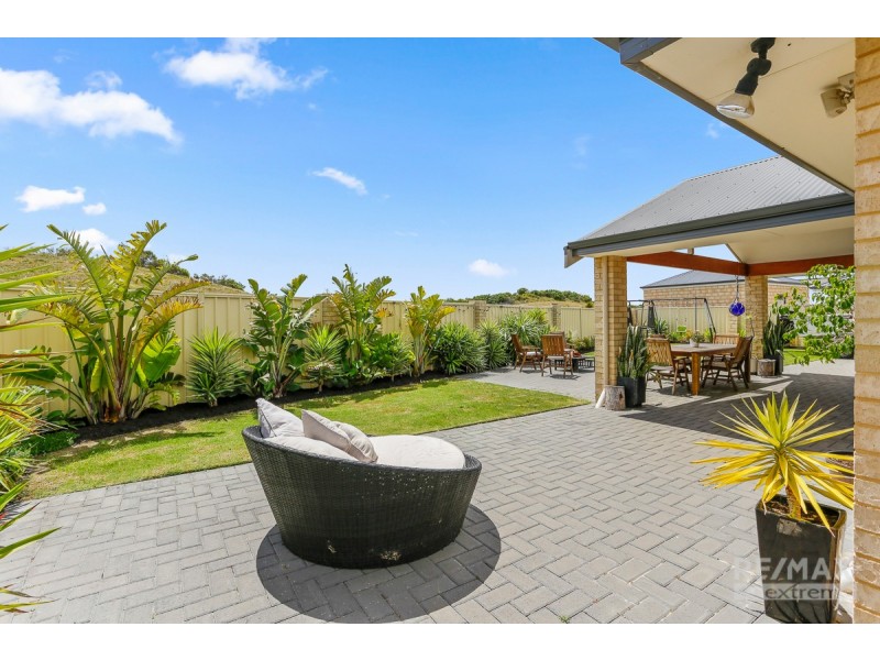 33 Windjammer Parkway, Jindalee WA 6036