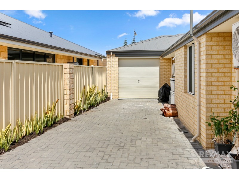 33 Windjammer Parkway, Jindalee WA 6036
