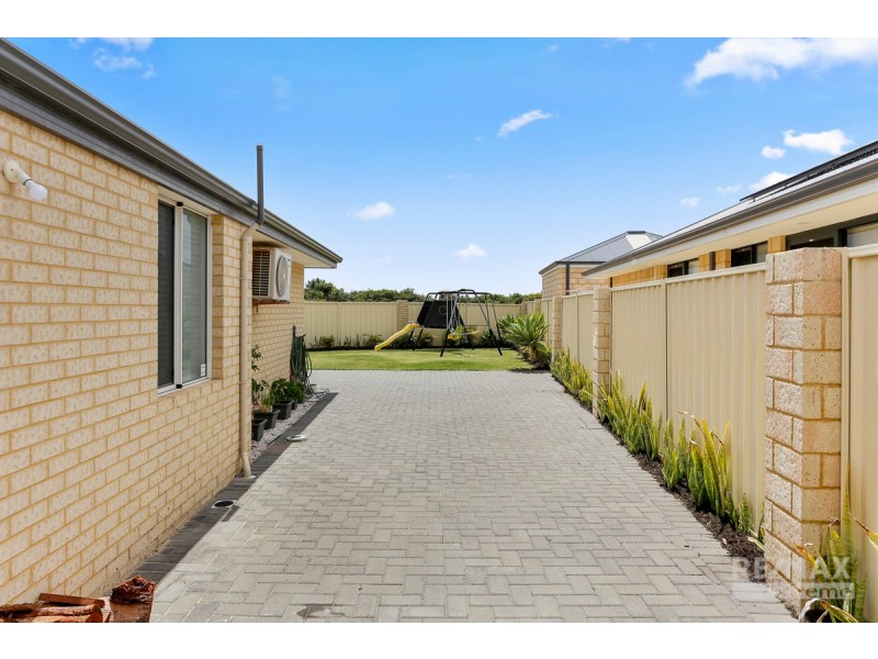 33 Windjammer Parkway, Jindalee WA 6036
