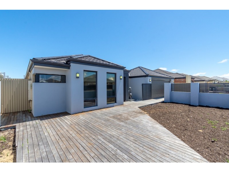 9 Dirleton Loop, Butler WA 6036