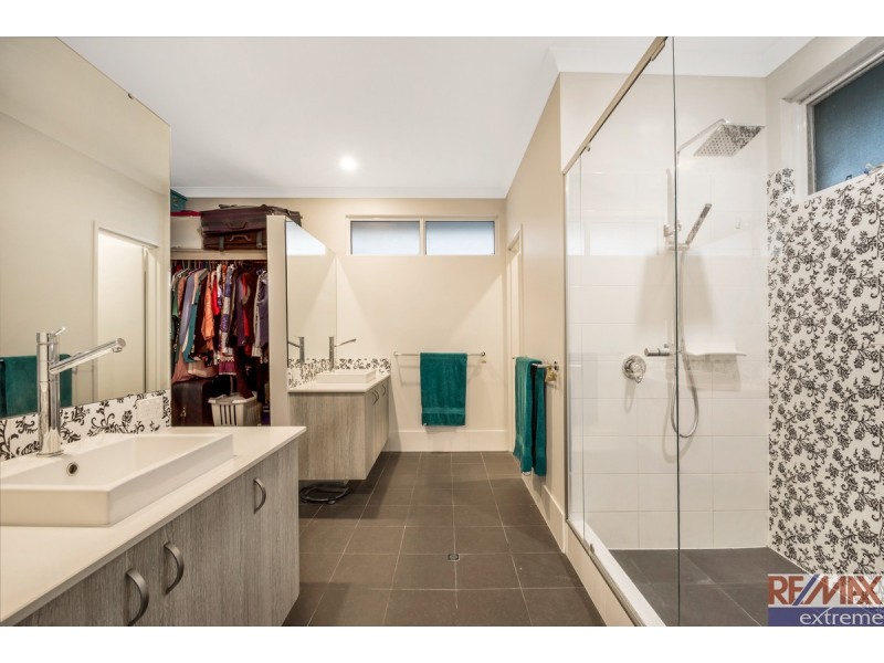 35 Trumpeter Parade, Yanchep WA 6035