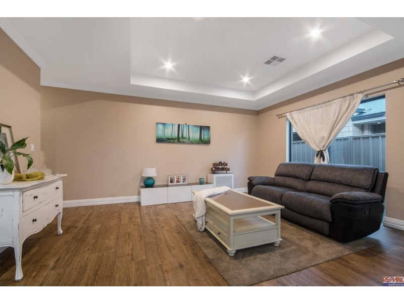 15 Grenadier Street, Two Rocks WA 6037