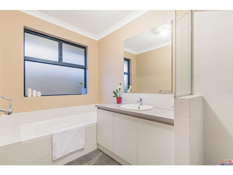 15 Grenadier Street, Two Rocks WA 6037