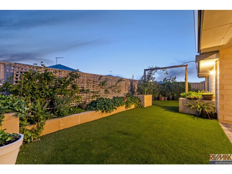 15 Grenadier Street, Two Rocks WA 6037