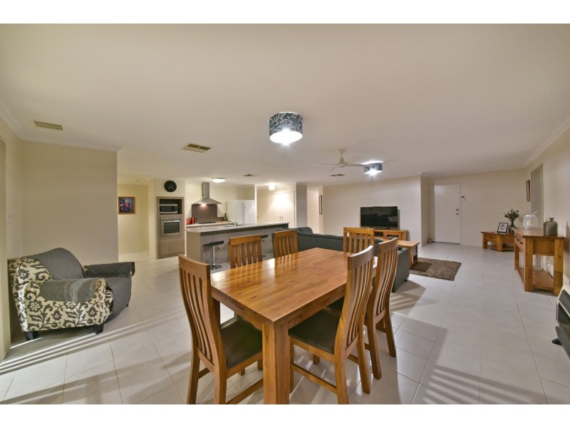 21 Helmsdale Loop, Butler WA 6036